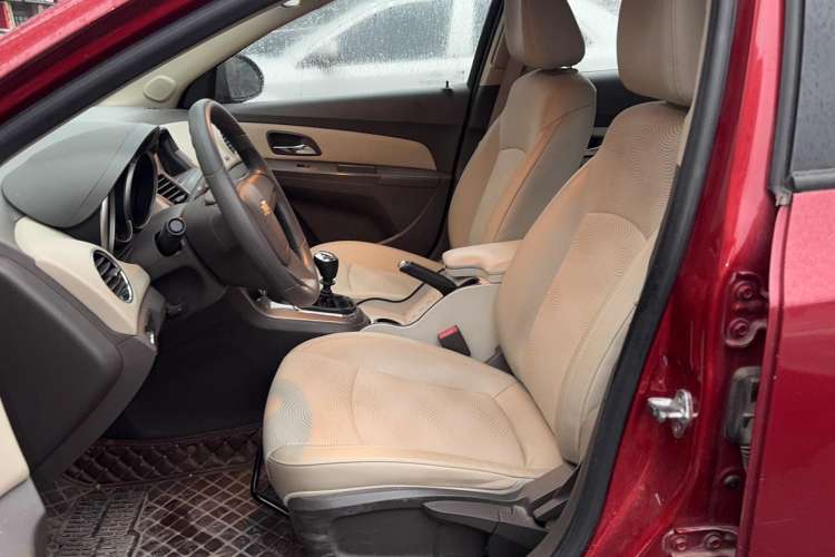 Used Chevrolet Cruze 2015 1.5L Classic SE MT Left Front Seat