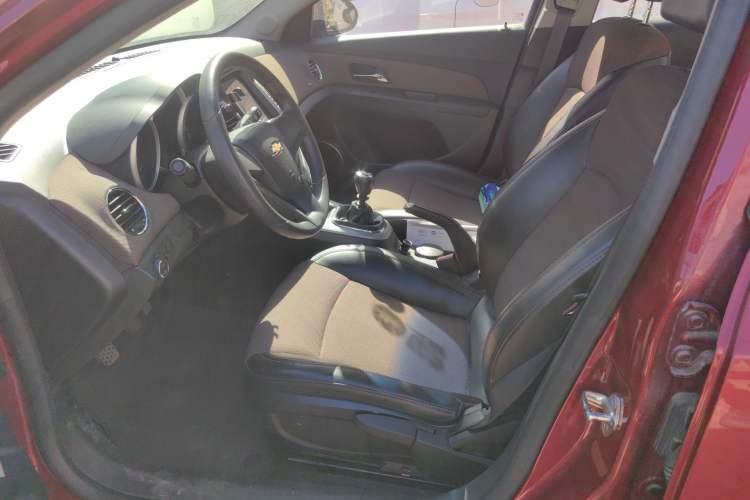 Used Chevrolet Cruze 2015 Hatchback 1.6L Manual Comfort Edition Left Front Seat
