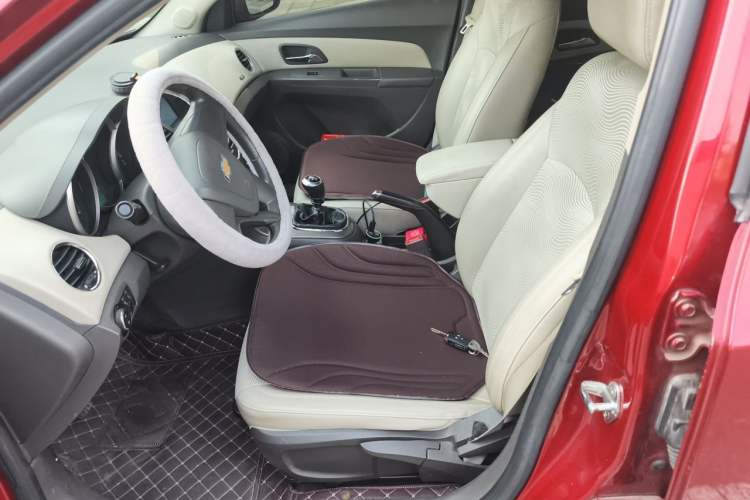 Used Chevrolet Cruze 2015 1.5L Classic SE MT Left Front Seat
