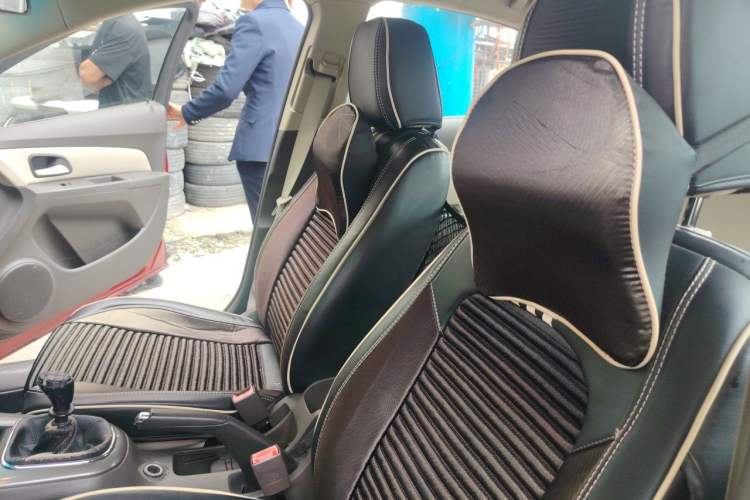 Used Chevrolet Cruze 2015 1.5L Classic SE MT Left Front Seat