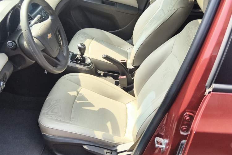 Used Chevrolet Cruze 2015 1.5L Classic SE MT Left Front Seat