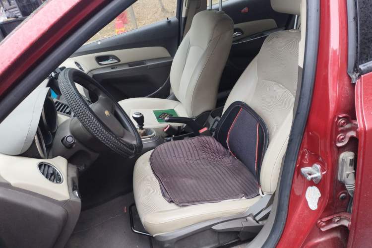 Used Chevrolet Cruze 2015 1.5L Classic SE MT Left Front Seat