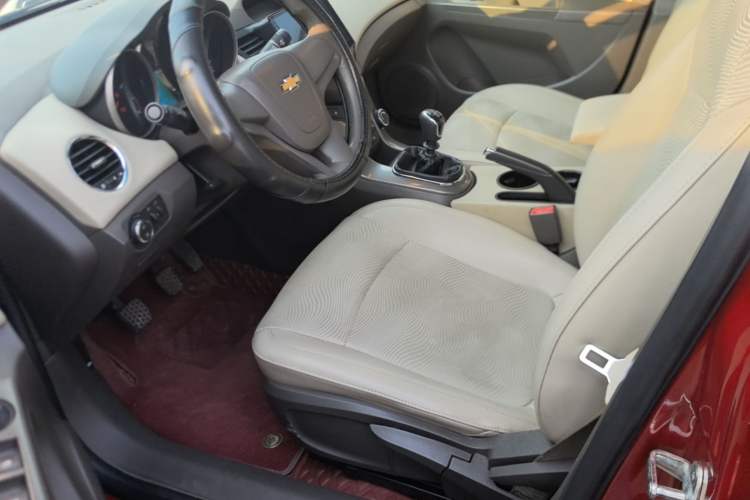 Used Chevrolet Cruze 2015 1.5L Classic SE MT Left Front Seat