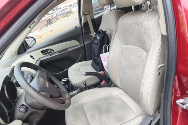 Used Chevrolet Cruze 2015 1.5L Classic SE MT Left Front Seat