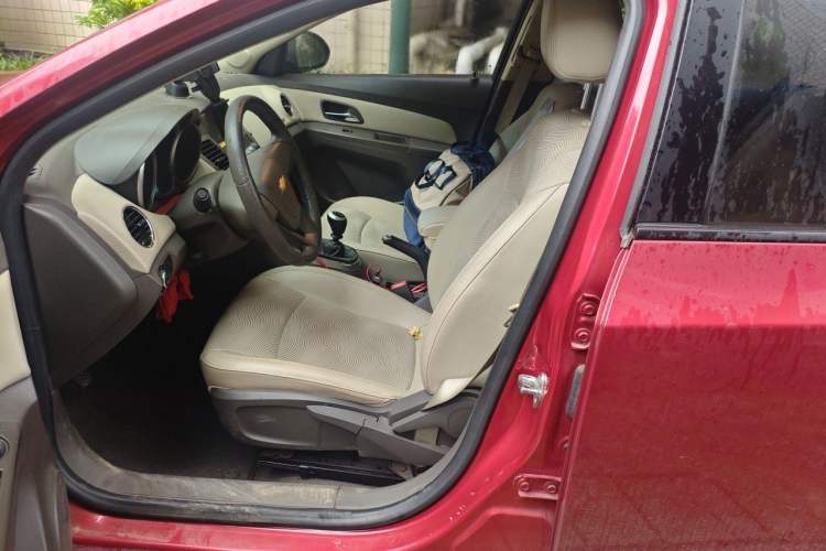 Used Chevrolet Cruze 2015 1.5L Classic SE MT Left Front Seat