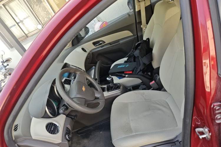 Used Chevrolet Cruze 2015 1.5L Classic SL MT Left Front Seat