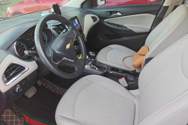 Used Chevrolet Cruze 2015 1.5L Automatic Luxury Edition Left Front Seat