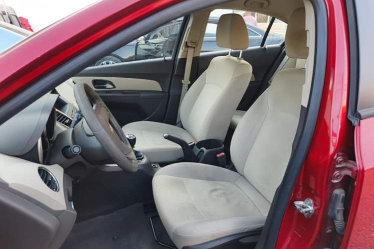 Used Chevrolet Cruze 2015 1.5L Classic SL MT Left Front Seat