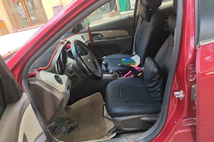 Used Chevrolet Cruze 2015 1.5L Classic SL MT Left Front Seat