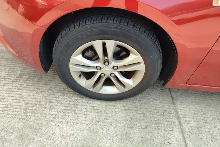 Used Chevrolet Cruze 2015 1.5L Classic SE MT Left Front Wheel Hub