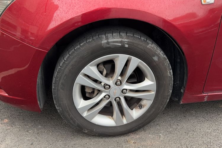 Used Chevrolet Cruze 2015 1.5L Classic SE MT Left Front Wheel Hub