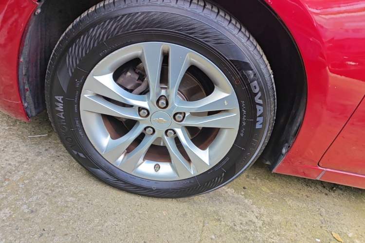 Used Chevrolet Cruze 2015 1.5L Classic SE AT Left Front Wheel Hub