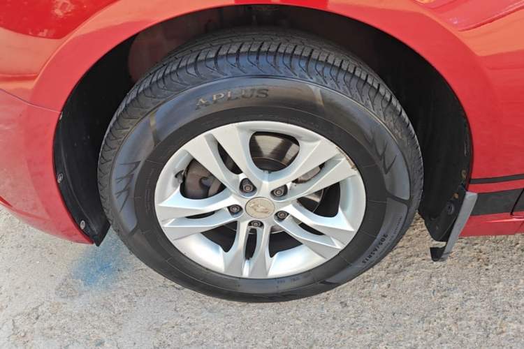 Used Chevrolet Cruze 2015 1.5L Classic SL MT Left Front Wheel Hub