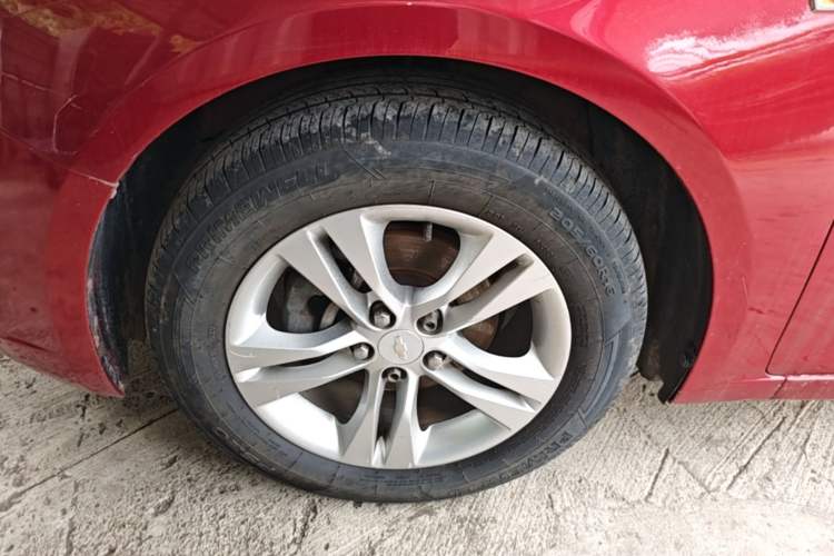 Used Chevrolet Cruze 2015 1.5L Classic SE MT Left Front Wheel Hub