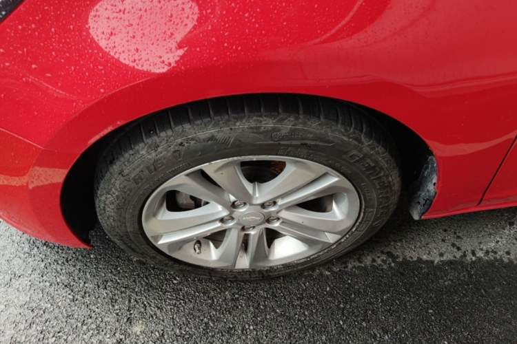 Used Chevrolet Cruze 2015 1.5L Manual Elite Edition Left Front Wheel Hub