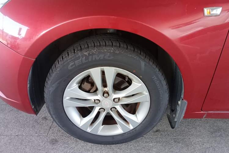 Used Chevrolet Cruze 2015 1.5L Classic SE AT Left Front Wheel Hub