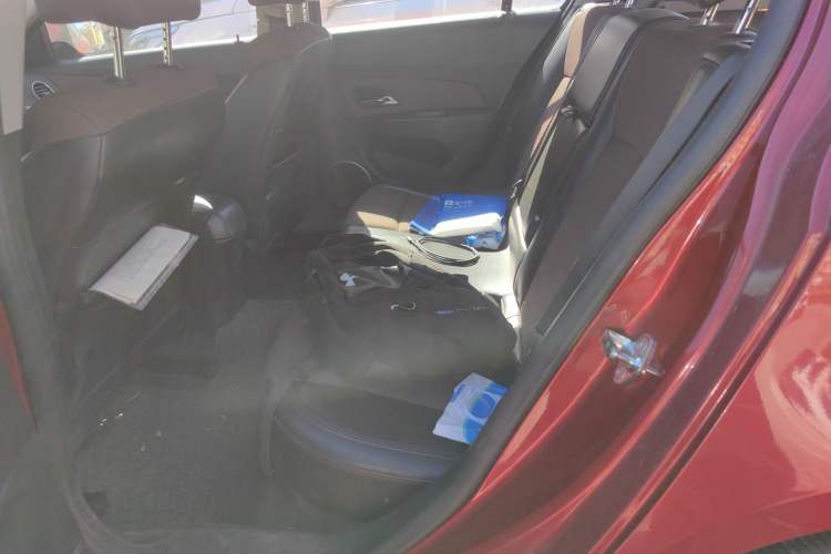 Used Chevrolet Cruze 2015 Hatchback 1.6L Manual Comfort Edition Left Rear Seat