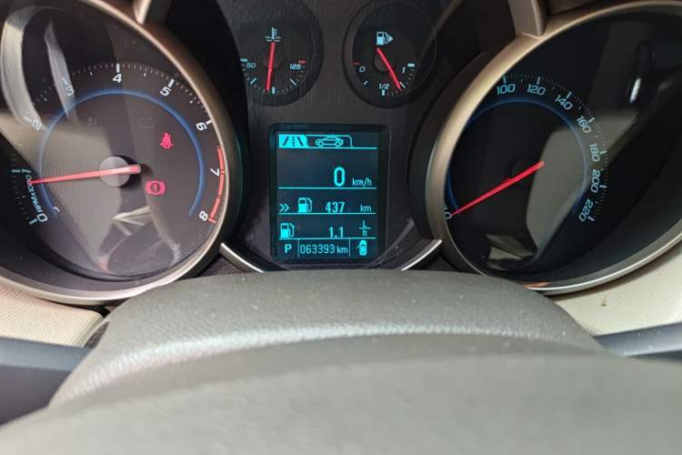 Used Chevrolet Cruze 2015 1.5L Classic SE AT Odometer Close Up