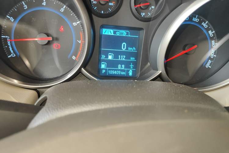 Used Chevrolet Cruze 2015 1.5L Classic SE AT Odometer Close Up