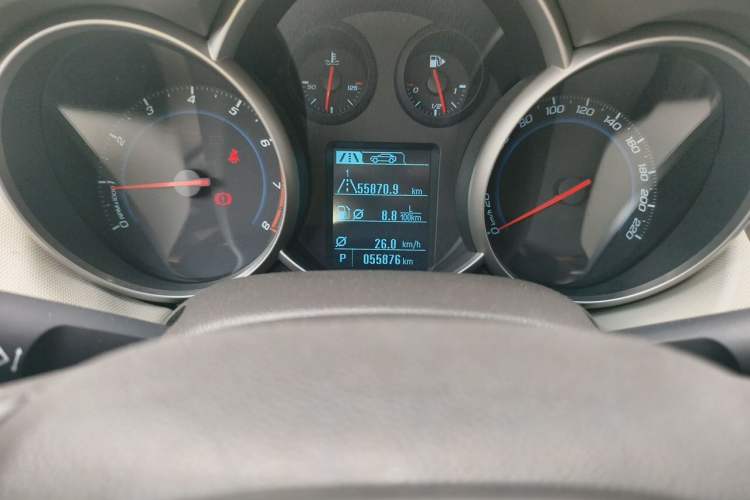 Used Chevrolet Cruze 2015 1.5L Classic SE AT Odometer Close Up