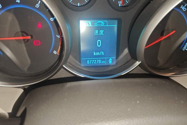 Used Chevrolet Cruze 2015 1.5L Classic SL MT Odometer Close Up