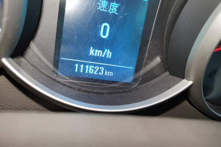 Used Chevrolet Cruze 2015 1.5L Classic SE MT Odometer Close Up