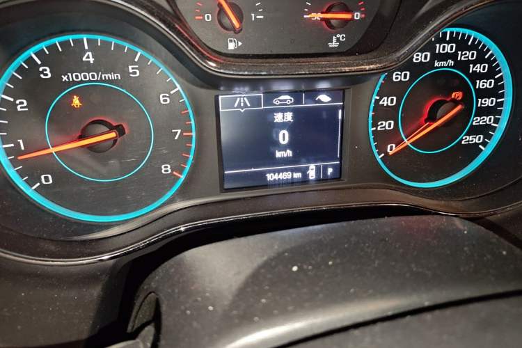 Used Chevrolet Cruze 2015 1.5L Automatic Luxury Edition Odometer Close Up