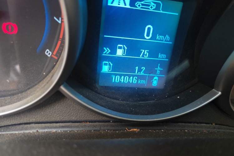 Used Chevrolet Cruze 2015 1.5L Classic SE MT Odometer Close Up