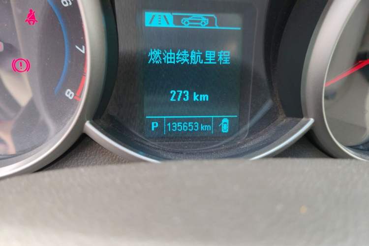 Used Chevrolet Cruze 2015 1.5L Classic SE AT Odometer Close Up