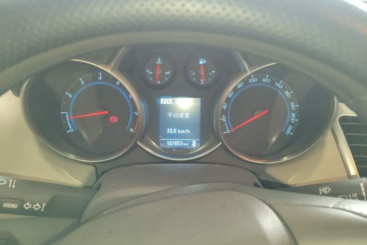 Used Chevrolet Cruze 2015 1.5L Classic SL MT Odometer Close Up