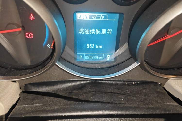 Used Chevrolet Cruze 2015 1.5L Classic SE AT Odometer Close Up