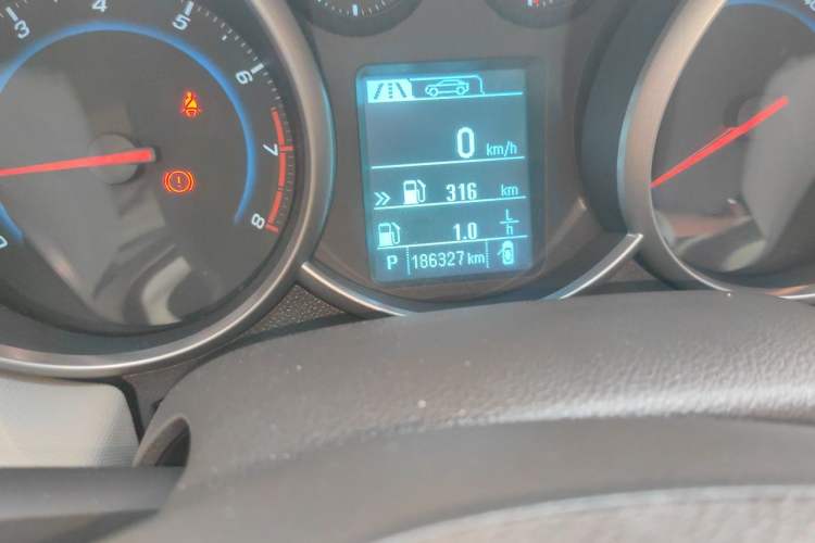 Used Chevrolet Cruze 2015 1.5L Classic SE AT Odometer Close Up