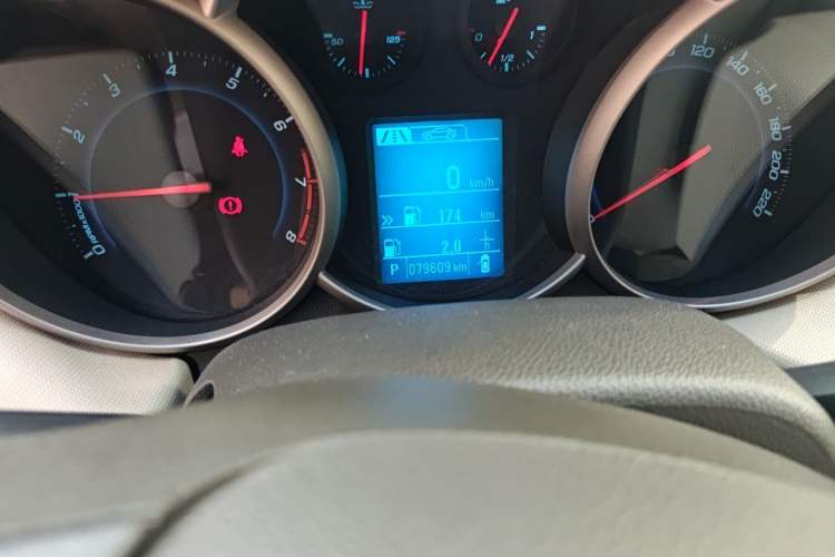 Used Chevrolet Cruze 2015 1.5L Classic SE AT Odometer Close Up