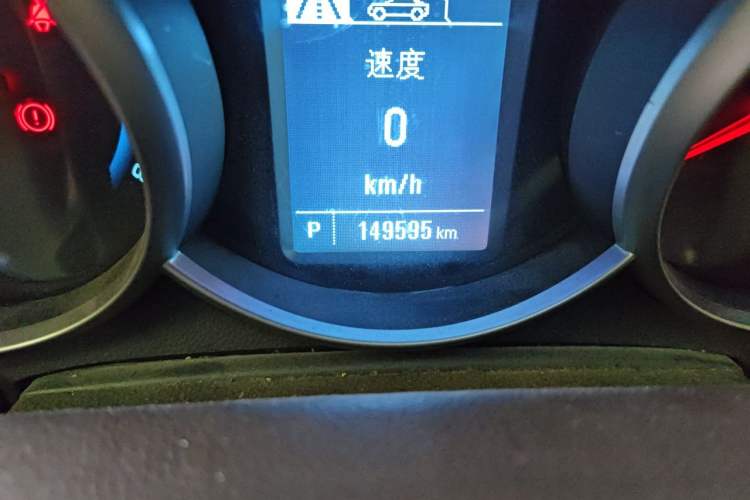 Used Chevrolet Cruze 2015 1.5L Classic SE AT Odometer Close Up