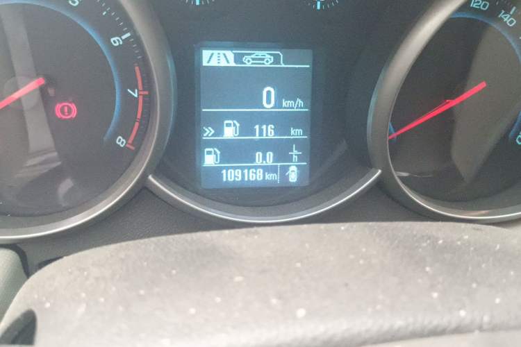 Used Chevrolet Cruze 2015 1.5L Classic SE MT Odometer Close Up