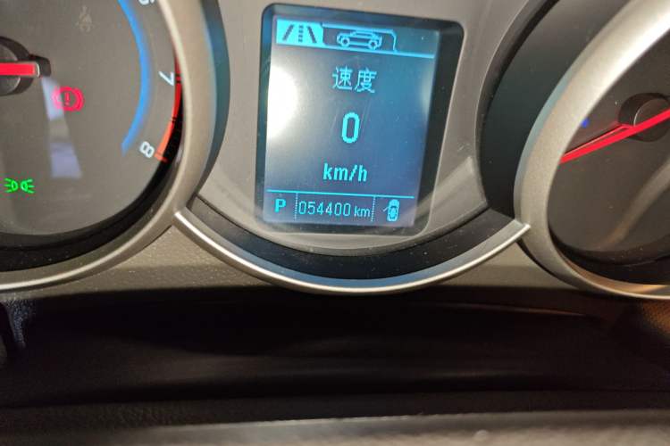 Used Chevrolet Cruze 2015 1.5L Classic SE AT Odometer Close Up