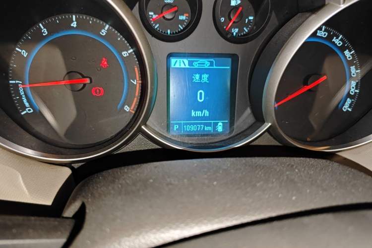 Used Chevrolet Cruze 2015 1.5L Classic SE AT Odometer Close Up
