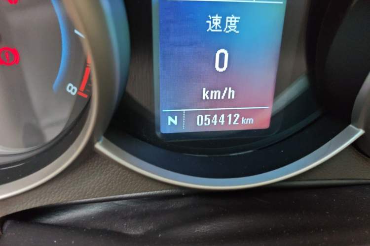 Used Chevrolet Cruze 2015 1.5L Classic SE AT Odometer Close Up