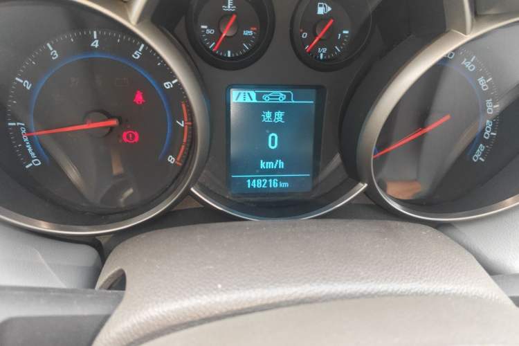 Used Chevrolet Cruze 2015 1.5L Classic SE MT Odometer Close Up