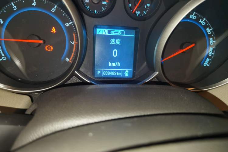 Used Chevrolet Cruze 2015 1.5L Classic SE AT Odometer Close Up