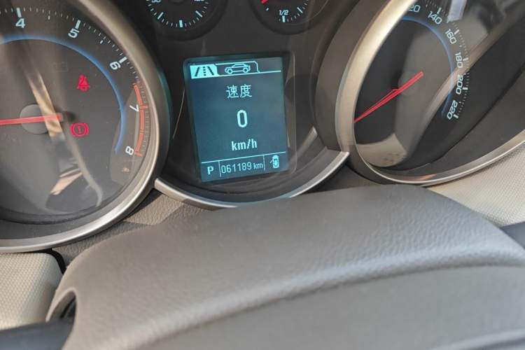 Used Chevrolet Cruze 2015 1.5L Classic SE AT Odometer Close Up
