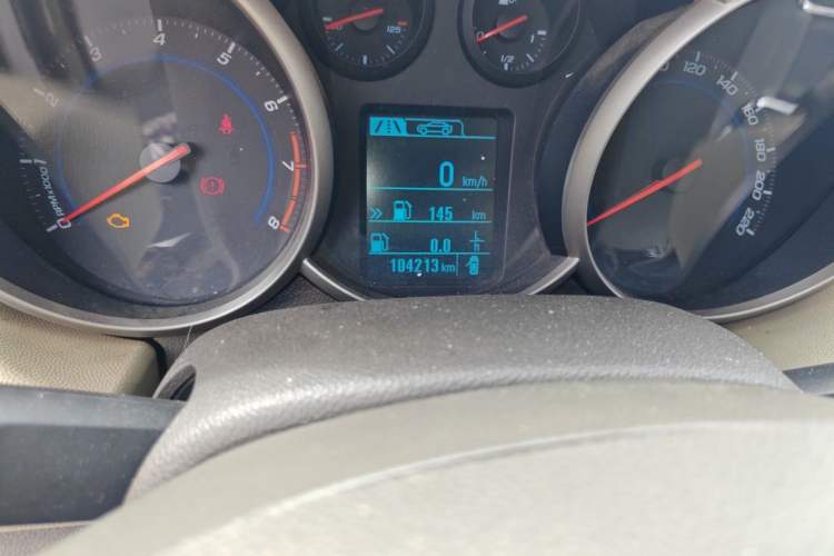 Used Chevrolet Cruze 2015 1.5L Classic SL MT Odometer Close Up
