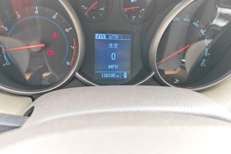 Used Chevrolet Cruze 2015 1.5L Classic SE MT Odometer Close Up