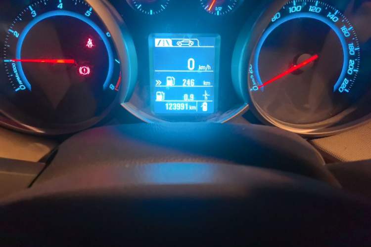 Used Chevrolet Cruze 2015 1.5L Classic SE MT Odometer Close Up