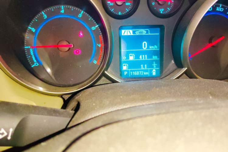Used Chevrolet Cruze 2015 1.5L Classic SE AT Odometer Close Up