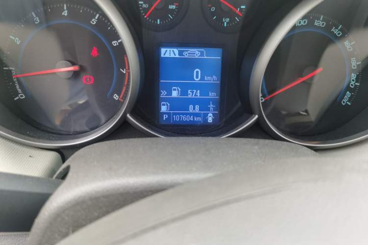 Used Chevrolet Cruze 2015 1.5L Classic SE AT Odometer Close Up