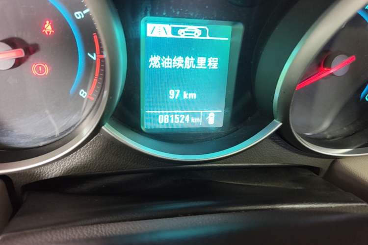 Used Chevrolet Cruze 2015 1.5L Classic SL MT Odometer Close Up