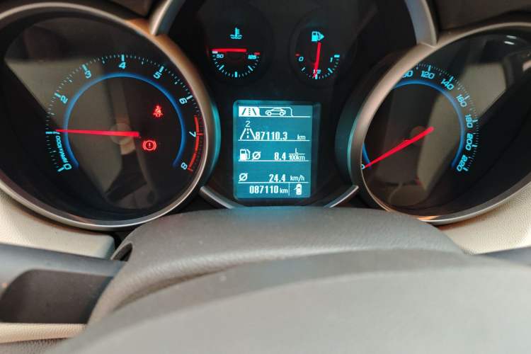 Used Chevrolet Cruze 2015 1.5L Classic SL MT Odometer Close Up