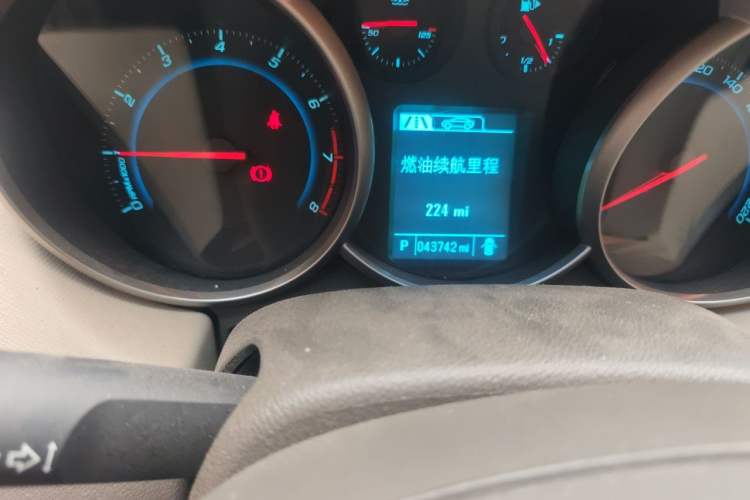 Used Chevrolet Cruze 2015 1.5L Classic SE AT Odometer Close Up