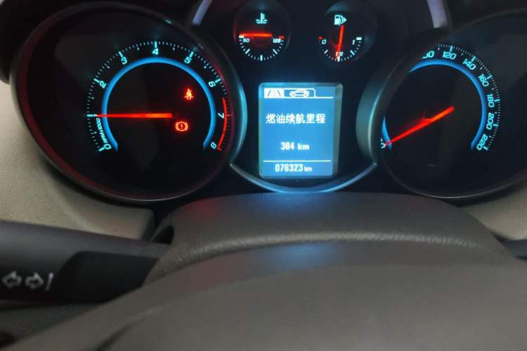 Used Chevrolet Cruze 2015 1.5L Classic SL MT Odometer Close Up